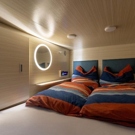 Mue Cubes - Capsule Hotel Βασιλεία Εξωτερικό φωτογραφία