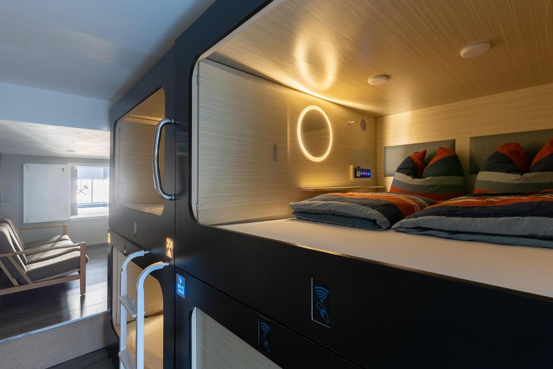Mue Cubes - Capsule Hotel Βασιλεία Εξωτερικό φωτογραφία