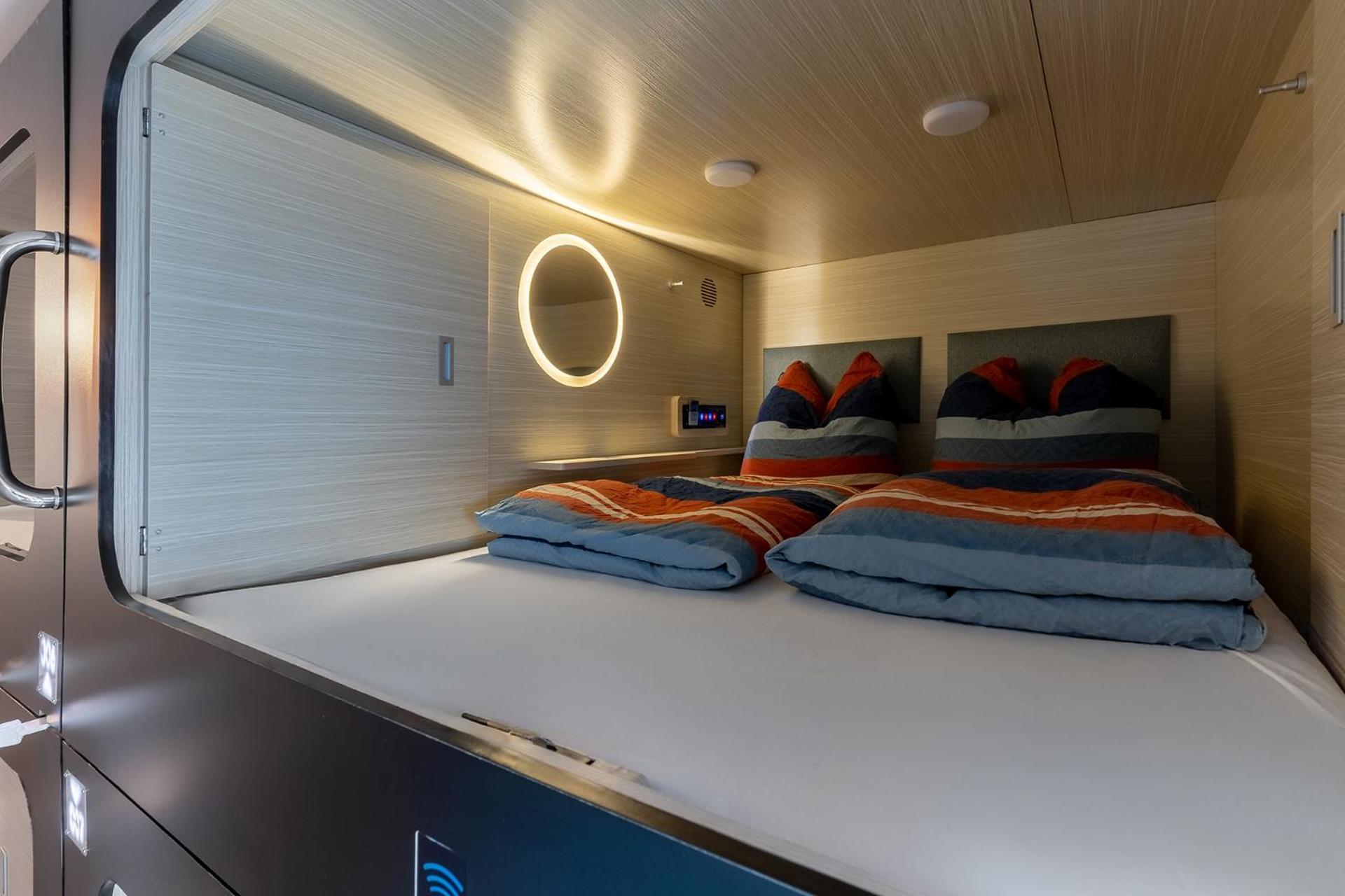 Mue Cubes - Capsule Hotel Βασιλεία Εξωτερικό φωτογραφία