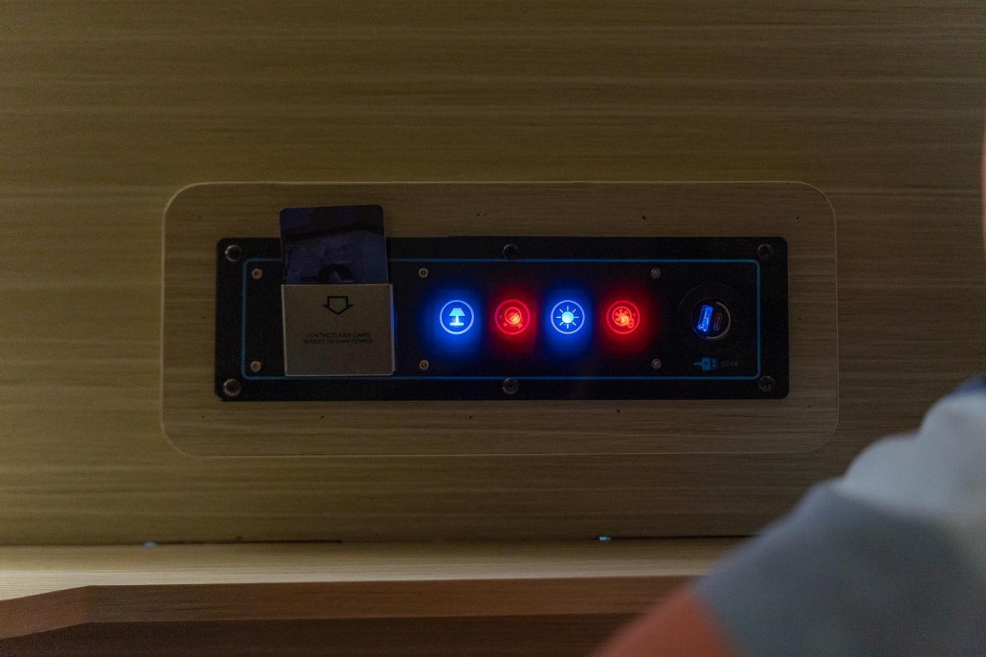 Mue Cubes - Capsule Hotel Βασιλεία Εξωτερικό φωτογραφία