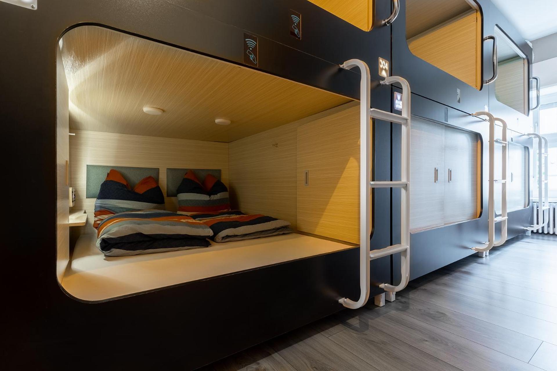 Mue Cubes - Capsule Hotel Βασιλεία Εξωτερικό φωτογραφία