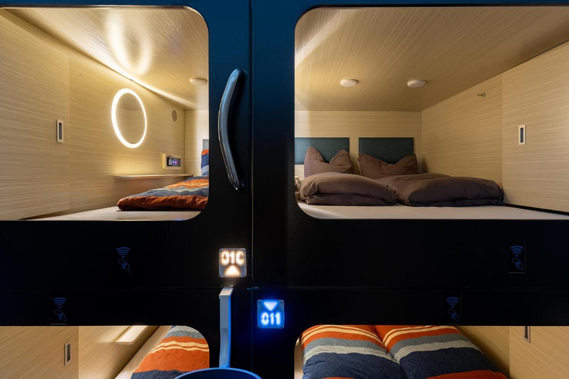Mue Cubes - Capsule Hotel Βασιλεία Εξωτερικό φωτογραφία