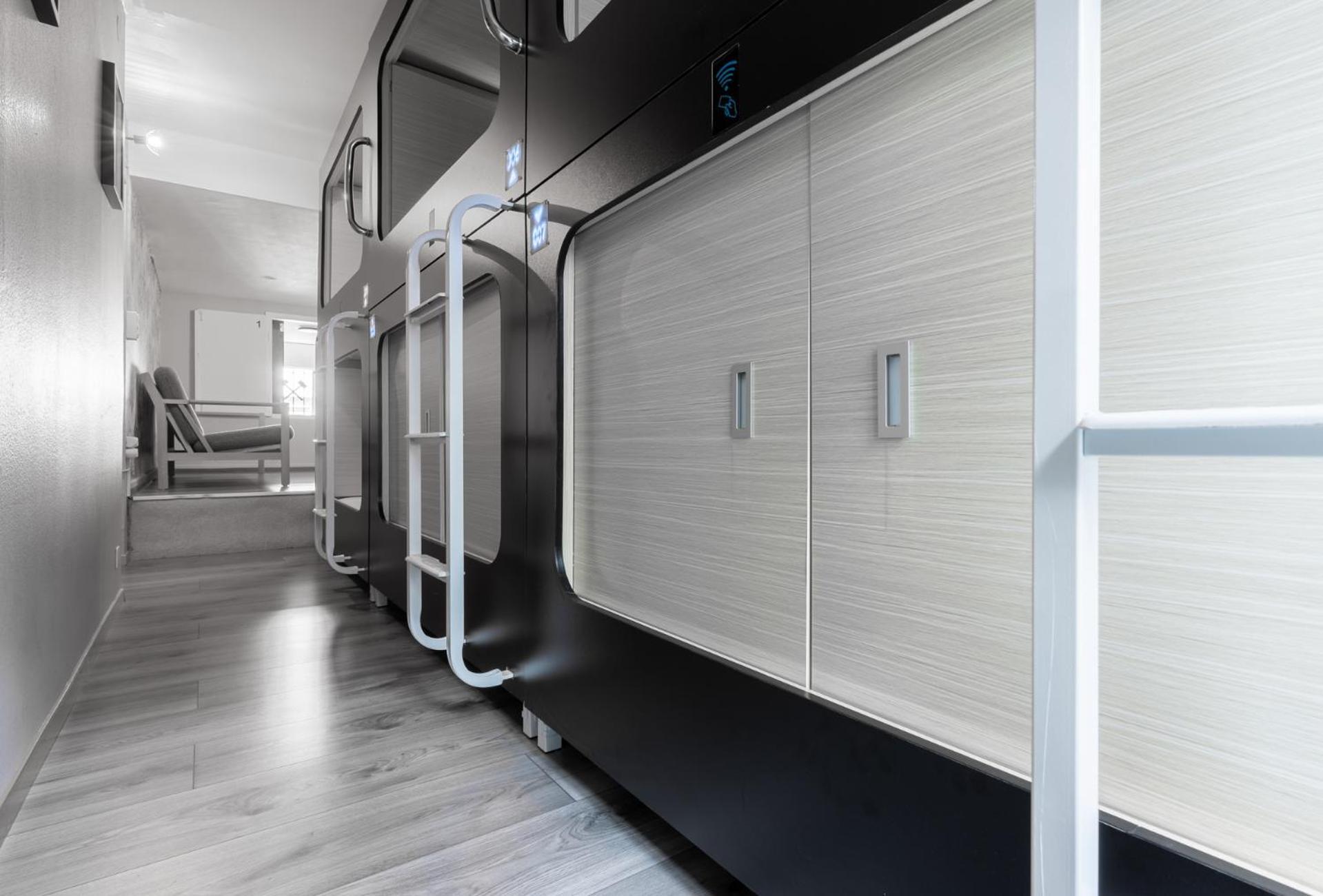 Mue Cubes - Capsule Hotel Βασιλεία Εξωτερικό φωτογραφία