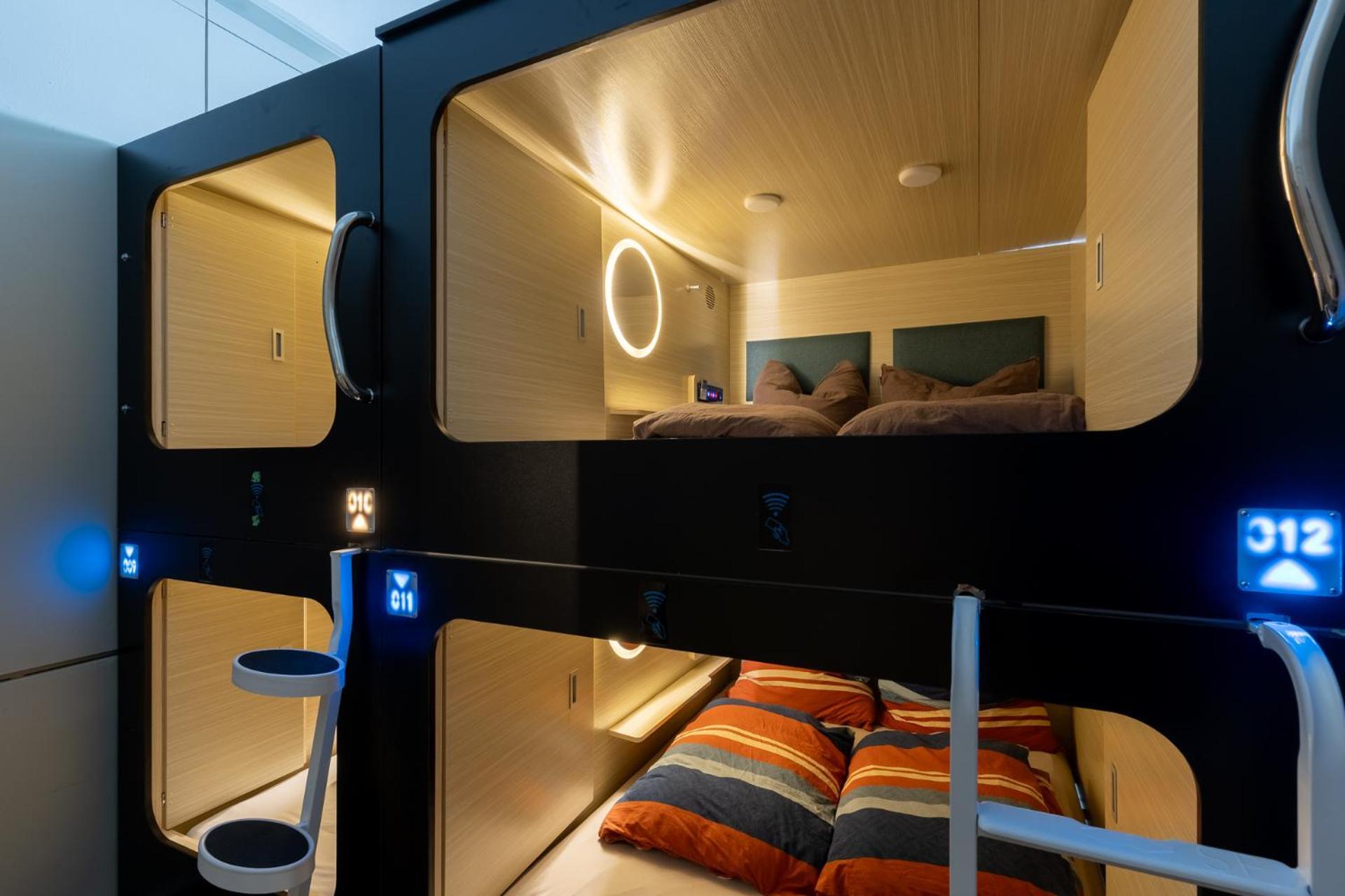 Mue Cubes - Capsule Hotel Βασιλεία Εξωτερικό φωτογραφία