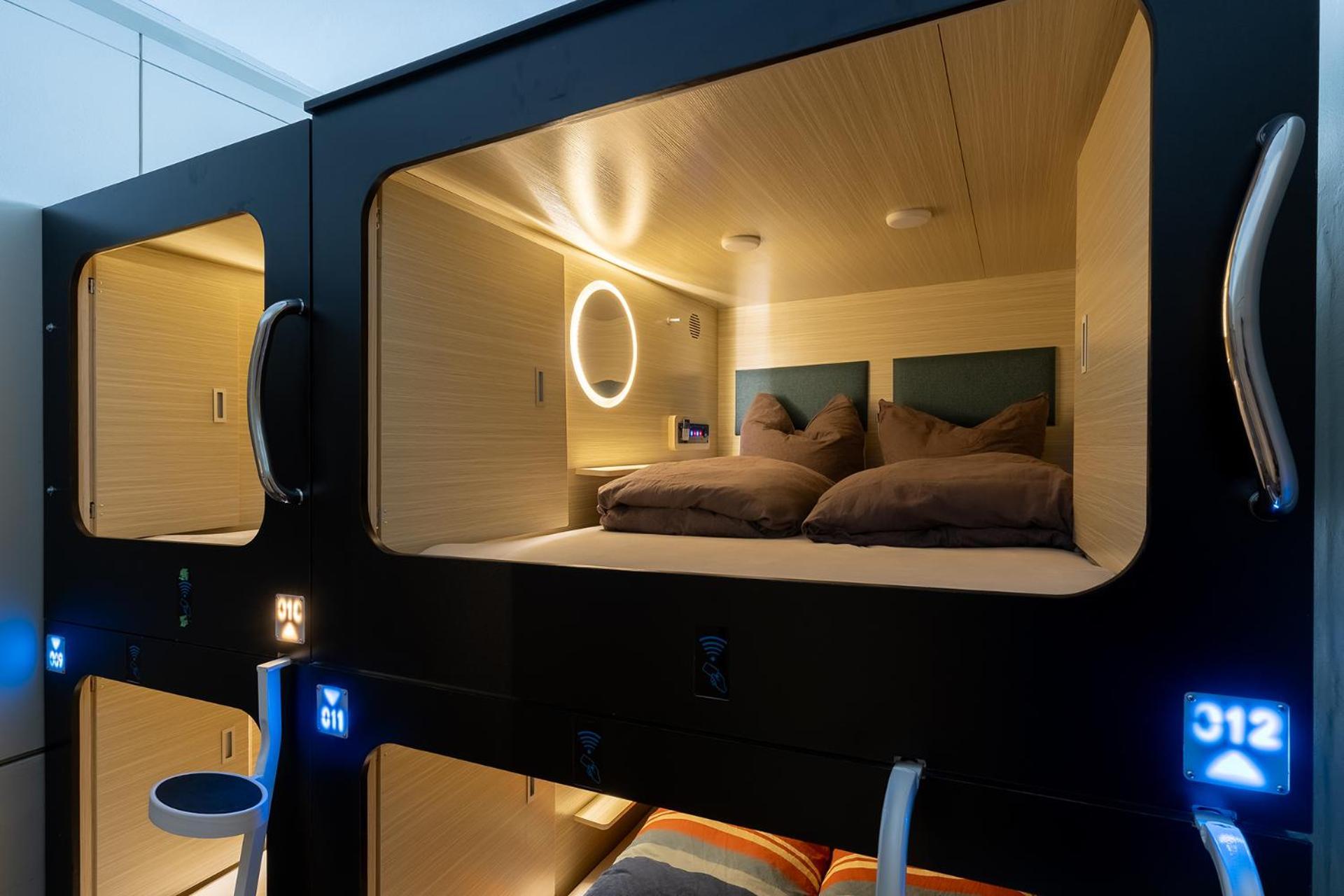 Mue Cubes - Capsule Hotel Βασιλεία Εξωτερικό φωτογραφία