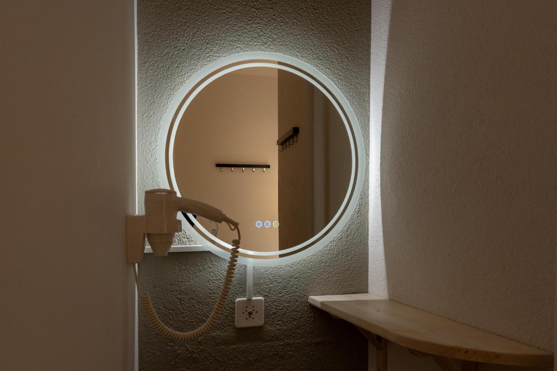 Mue Cubes - Capsule Hotel Βασιλεία Εξωτερικό φωτογραφία