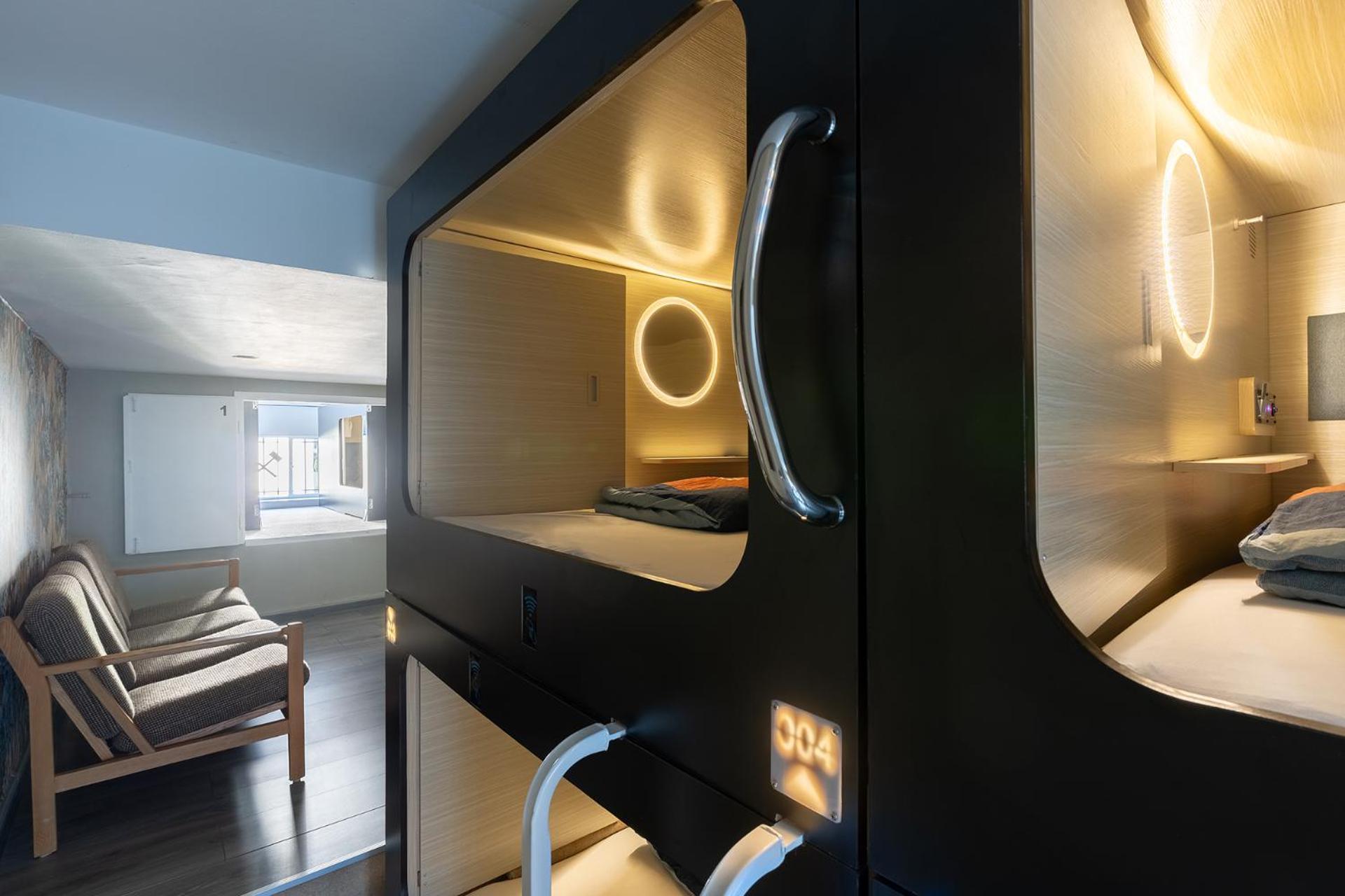 Mue Cubes - Capsule Hotel Βασιλεία Εξωτερικό φωτογραφία